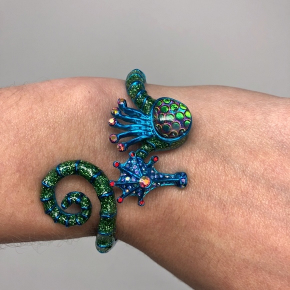 Betsey Johnson | Seahorse Glitter Hinge Bracelet - Picture 3 of 5